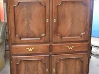 Houten opbergkast vv 4 deuren en 2 laden, afm plm 115x53x146cm, beschadigd - afbeelding 1 van  2