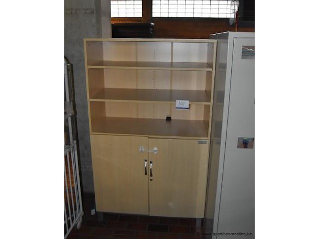 Houten opbergkast - afbeelding 1 van  1