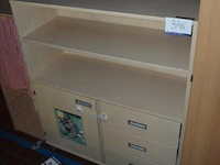 Houten opbergkast - afbeelding 1 van  1