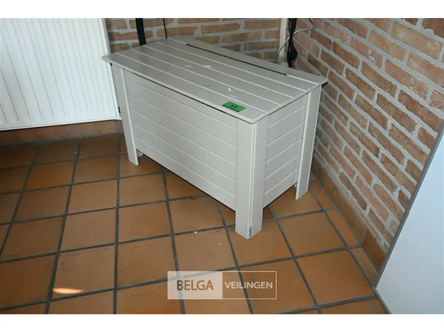Houten opbergkist + inhoud - afbeelding 1 van  7