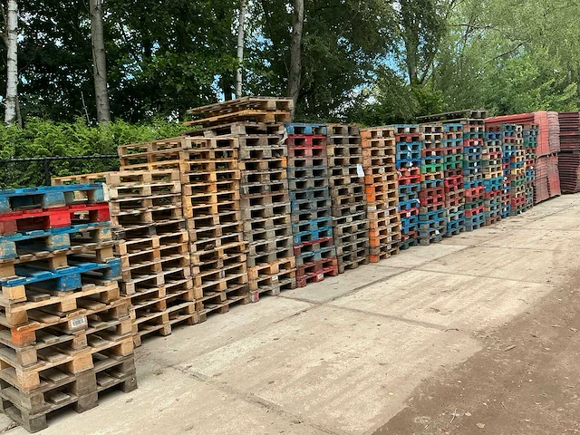 Houten palletten (210x) - afbeelding 1 van  4