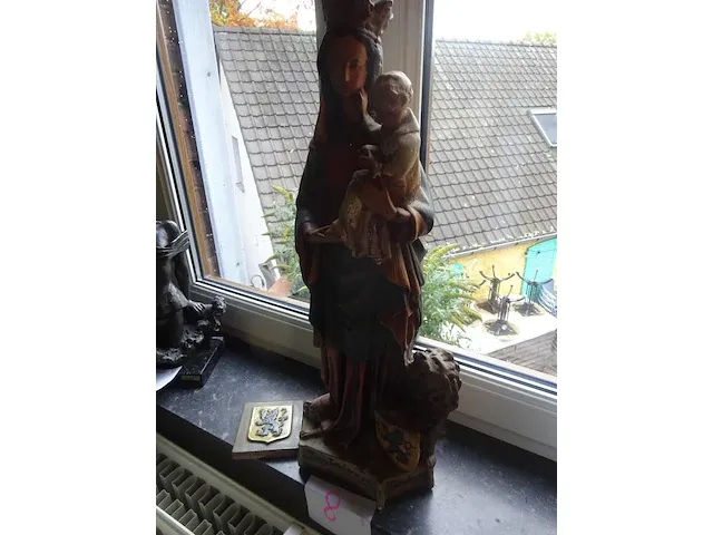 Houten polychroom maria van vlaanderen + tegeltje - afbeelding 1 van  4