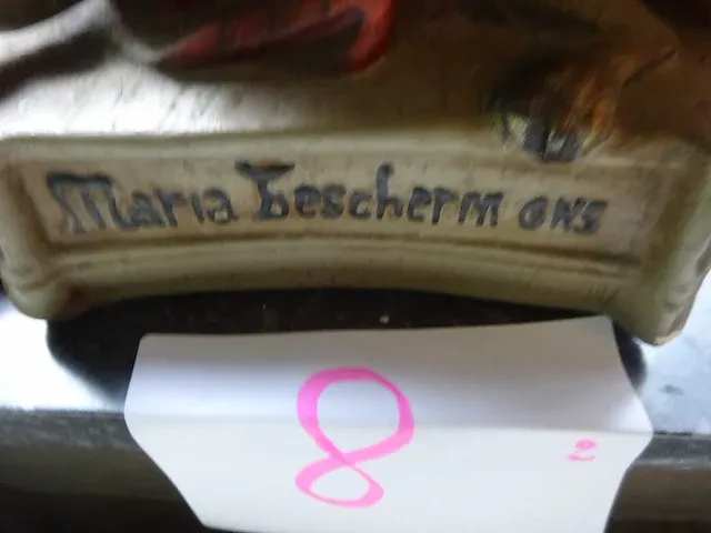 Houten polychroom maria van vlaanderen + tegeltje - afbeelding 2 van  4