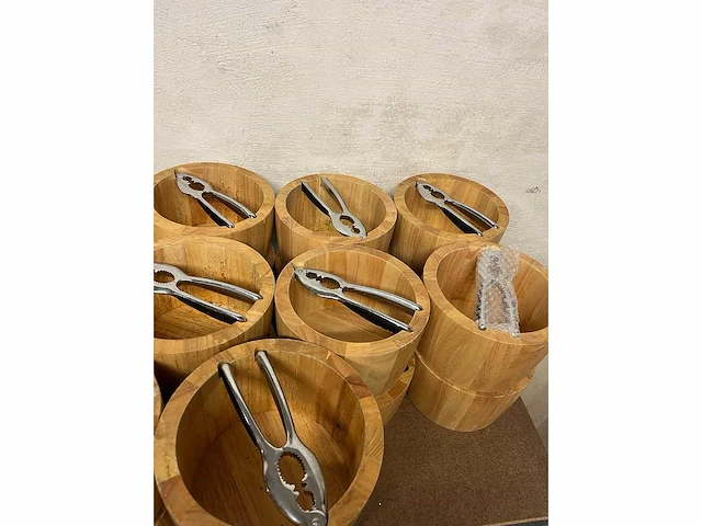 Houten potten met notenkraker (30x) - afbeelding 1 van  3