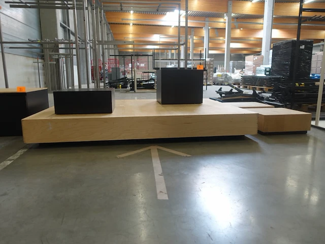 Houten presentatiemeubel - afbeelding 1 van  7