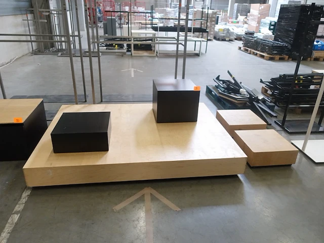 Houten presentatiemeubel - afbeelding 2 van  7