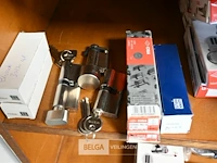 Houten rek met inhoud - afbeelding 4 van  5