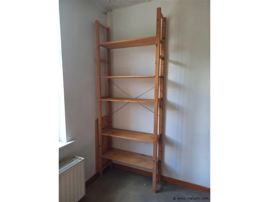 Diverse goederen wegens verhuis: wo. salon, airco, div. rekken, wasmachine, flightcases enz. Diverse goederen wegens verhuis: wo. salon, airco, div. rekken, wasmachine, flightcases enz.