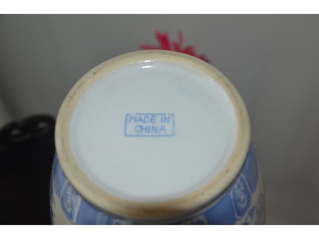 Houten rekje met 4 leggers, 6 sierstukken, schilderij - afbeelding 2 van  11