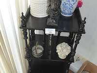 Houten rekje met 4 leggers, 6 sierstukken, schilderij - afbeelding 9 van  11