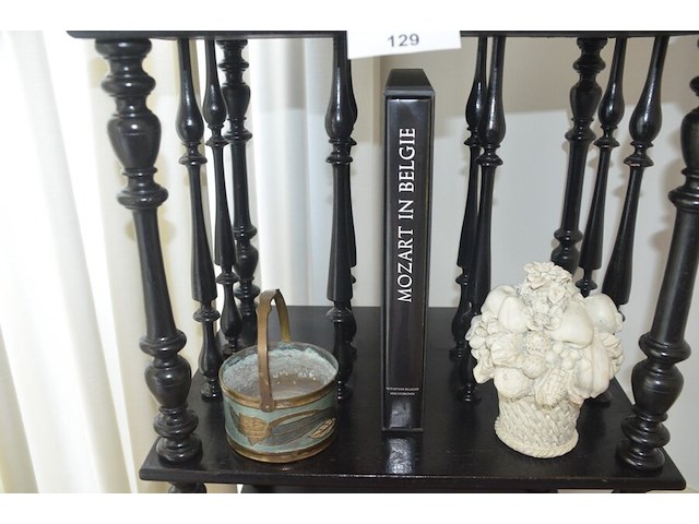 Houten rekje met 4 leggers, 6 sierstukken, schilderij - afbeelding 3 van  11