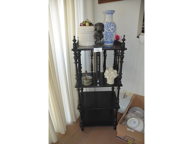 Houten rekje met 4 leggers, 6 sierstukken, schilderij - afbeelding 6 van  11