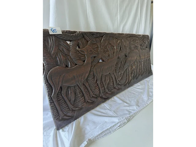 Houten reliefsnijwerk en 2x schilderij - afbeelding 2 van  5