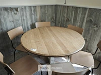 Houten ronde tafel met 6 stoelen ø106cm - afbeelding 3 van  4