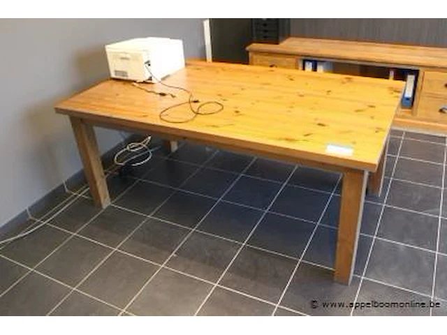 Houten schrijftafel afm 260x100cm (staande op 1e verdieping) - afbeelding 1 van  1