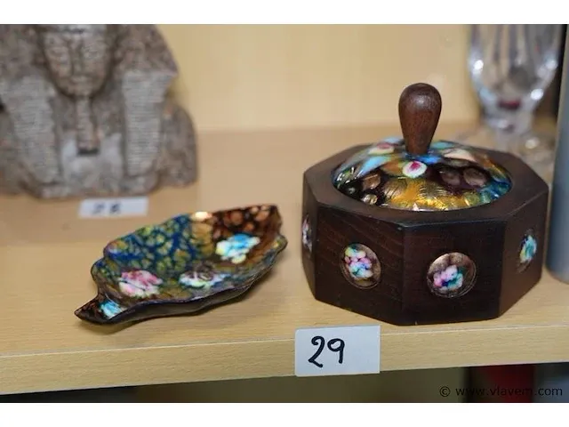 Houten sierdoosje en schaaltje met koperemail - afbeelding 1 van  1