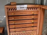 Houten sigarenkistje humidor, 11 sigaren, lederen sigarenhouder voor 3 sigaren , 10 sigarenknippers, 4 aanstekers - afbeelding 3 van  8