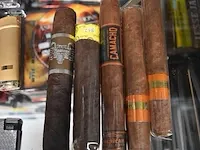 Houten sigarenkistje humidor, 11 sigaren, lederen sigarenhouder voor 3 sigaren , 10 sigarenknippers, 4 aanstekers - afbeelding 6 van  8