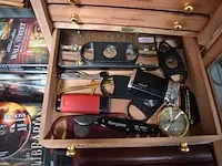 Houten sigarenkistje humidor, 11 sigaren, lederen sigarenhouder voor 3 sigaren , 10 sigarenknippers, 4 aanstekers - afbeelding 8 van  8