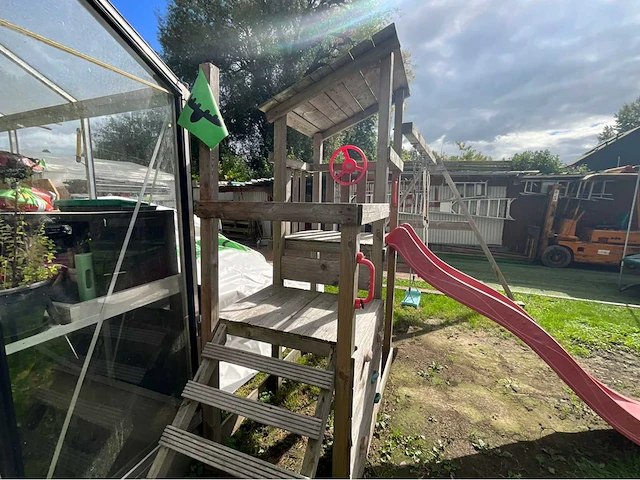 Houten speeltoren met glijbaan en 2 schommels - afbeelding 5 van  7