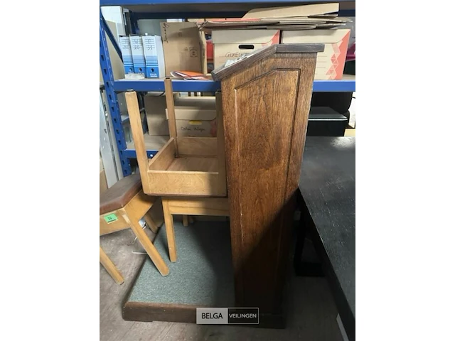 Houten spreekgestoelte h122x b70xd75 cm - afbeelding 1 van  4