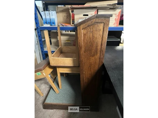 Houten spreekgestoelte h122x b70xd75 cm - afbeelding 2 van  4