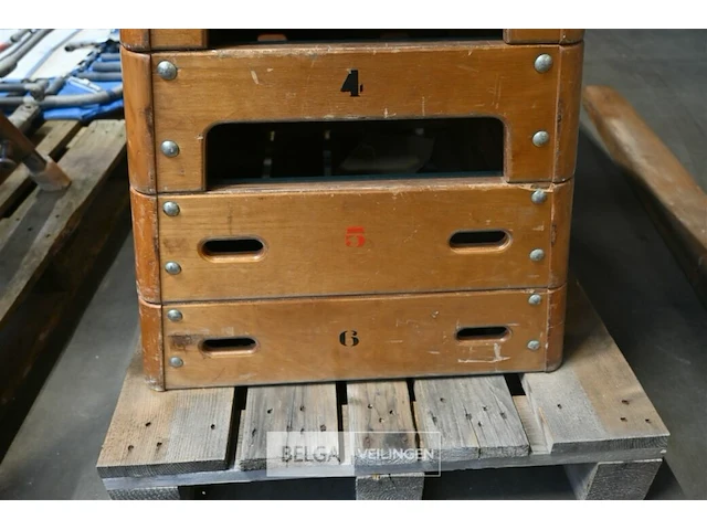 Houten springkast / turntoestel - afbeelding 4 van  5