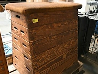 Houten springkast / turntoestel - afbeelding 1 van  4