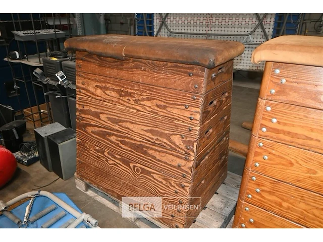 Houten springkast / turntoestel - afbeelding 3 van  4