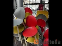 Houten standaard kunststof stoelen set - afbeelding 2 van  10