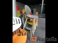 Houten standaard kunststof stoelen set - afbeelding 7 van  10