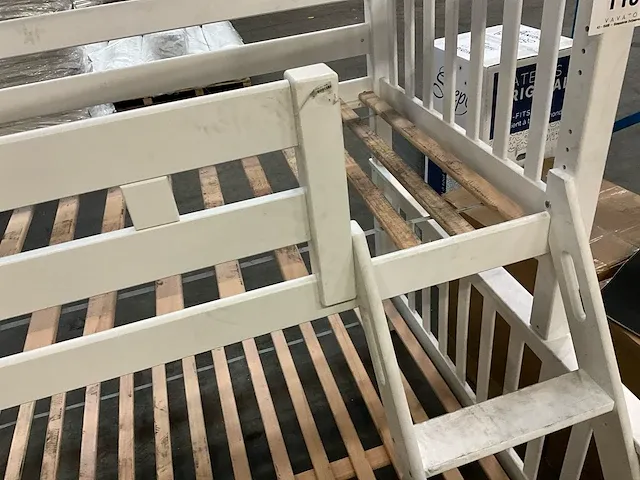 Houten stapelbed voorzien van lattenbodem - afbeelding 2 van  4