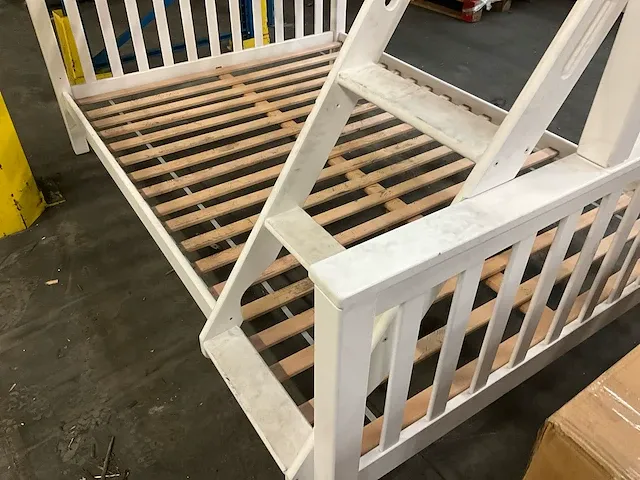 Houten stapelbed voorzien van lattenbodem - afbeelding 3 van  4