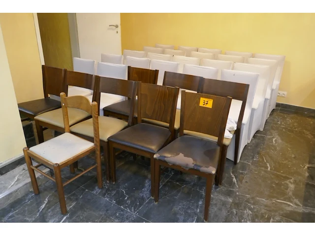 Houten stoelen 31 stuks - afbeelding 1 van  4