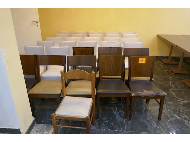 Houten stoelen 31 stuks - afbeelding 2 van  4