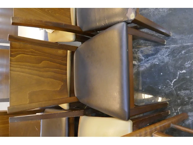 Houten stoelen 31 stuks - afbeelding 3 van  4