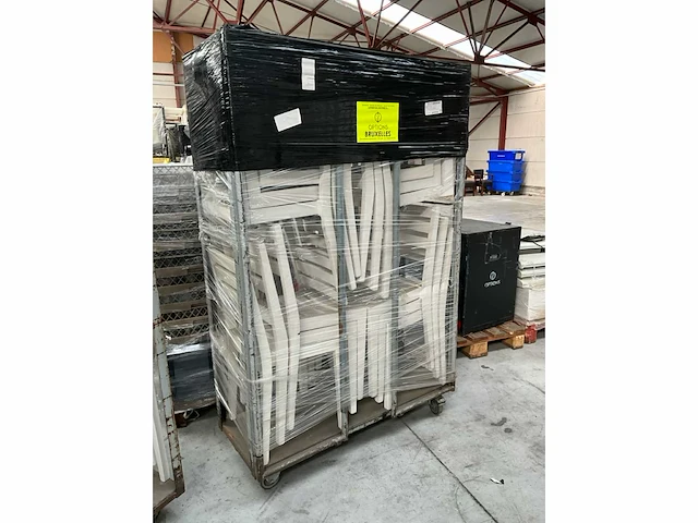 Houten stoelen (36x) in transportkarren - afbeelding 7 van  8
