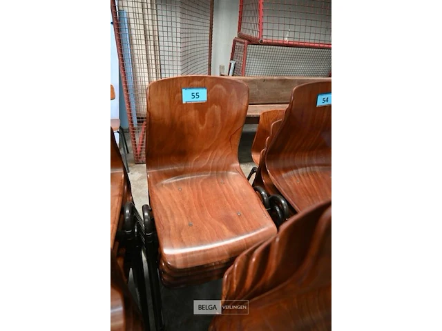 Houten stoeltjes - afbeelding 1 van  1