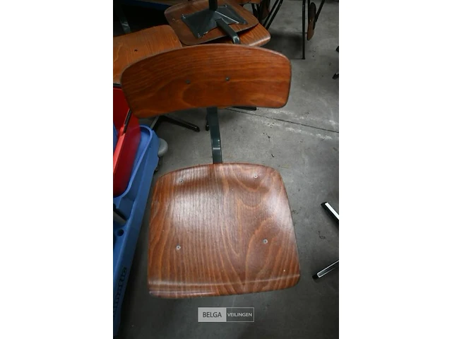 Houten stoeltjes - afbeelding 2 van  2