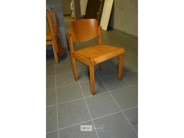 Houten tafel + 13 stoelen - afbeelding 5 van  7