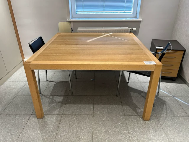 Houten tafel + 2 stoelen - afbeelding 1 van  4