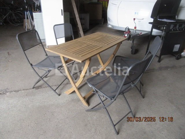 Houten tafel & 4 inklapbare tuinstoelen - afbeelding 1 van  3