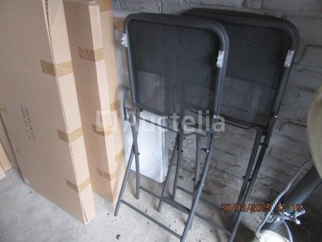 Houten tafel & 4 inklapbare tuinstoelen - afbeelding 3 van  3