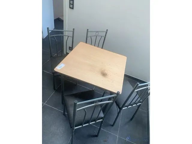 Houten tafel compleet met 4 stoelen - afbeelding 1 van  2