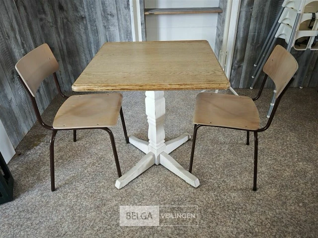 Houten tafel met 2 stoelen 70x70cm - afbeelding 1 van  4
