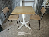 Houten tafel met 2 stoelen 70x70cm - afbeelding 1 van  4