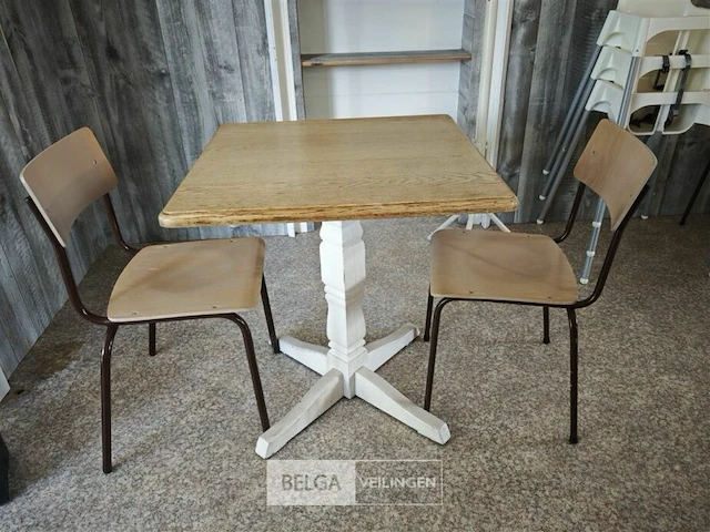 Houten tafel met 2 stoelen 70x70cm - afbeelding 1 van  3