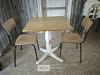 Houten tafel met 2 stoelen 70x70cm - afbeelding 1 van  3