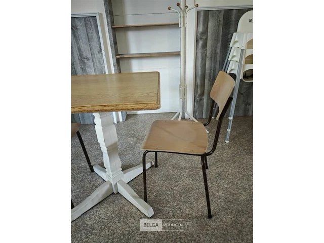 Houten tafel met 2 stoelen 70x70cm - afbeelding 2 van  3