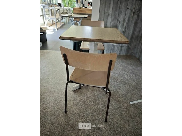 Houten tafel met 2 stoelen 70x70cm - afbeelding 3 van  3
